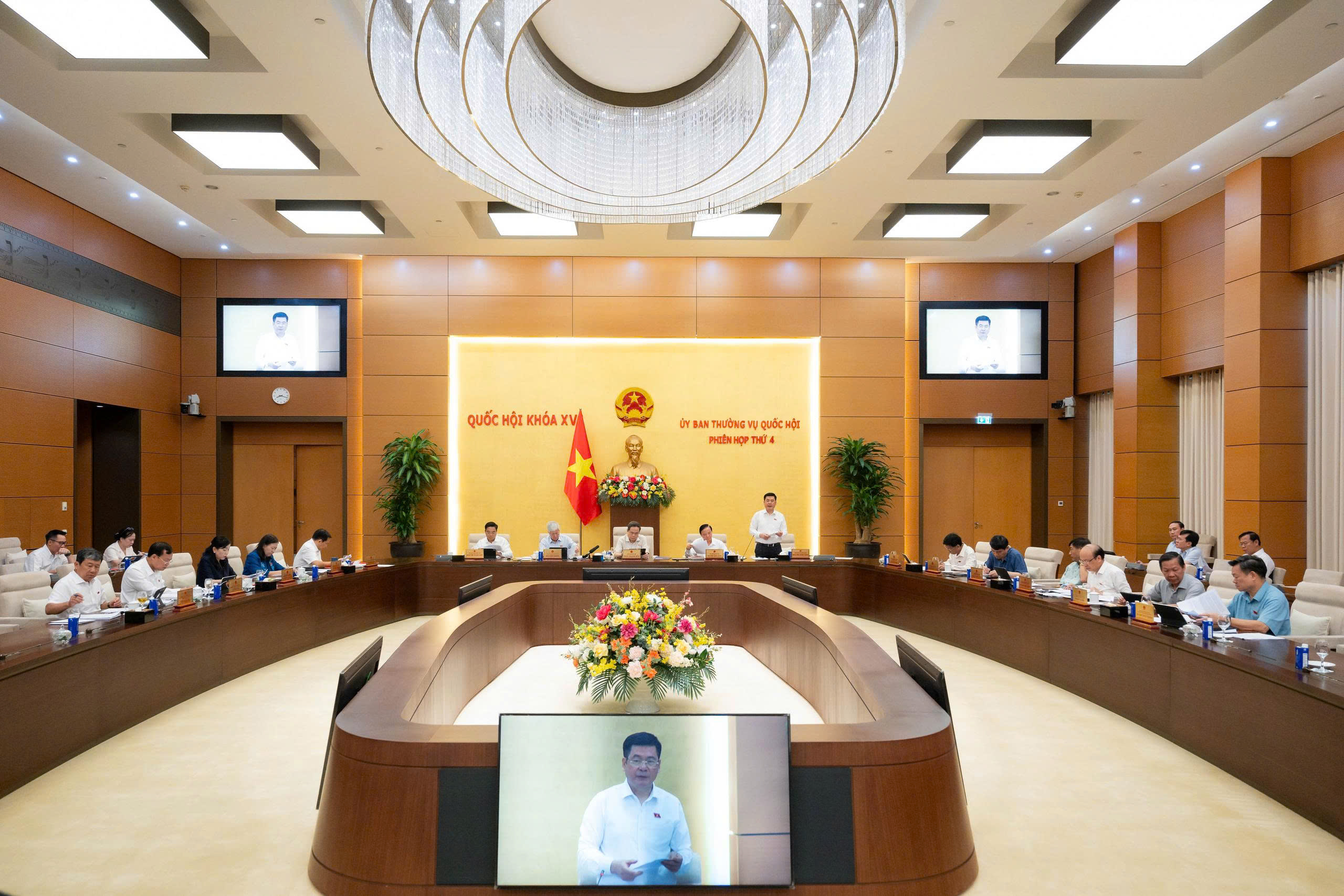 Ủy ban Thường vụ Quốc hội cho ý kiến về dự án Luật sửa đổi, bổ sung một số điều của 04 luật về khoa học, công nghệ và viễn thông